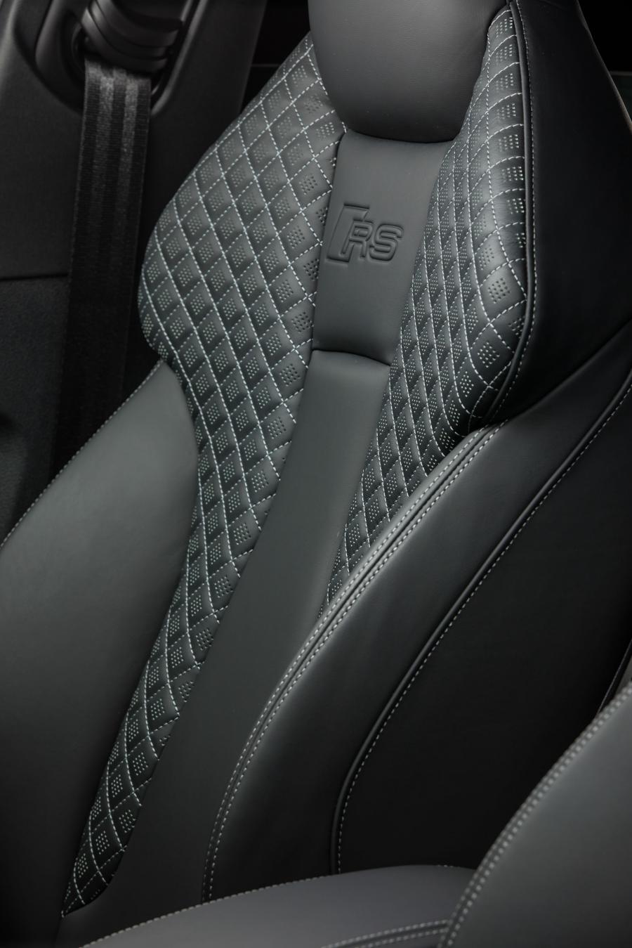 Детали интерьера Audi RS3 Sportback (8V) 2017 года  (AU) (фото 10 из 40)
